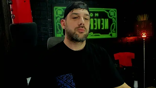 Snapshot of LexXHardy chatting on February 19, 9:17 am LexXHardy online show from February 19, 9:17 am