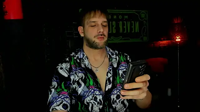 Snapshot of LexXHardy chatting on February 19, 6:32 pm LexXHardy online show from February 19, 6:32 pm