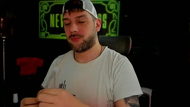 Snapshot of LexXHardy chatting on February 20, 10:05 am LexXHardy online show from February 20, 10:05 am