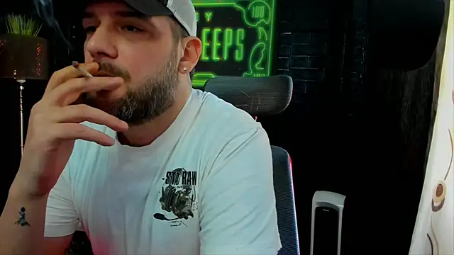 Snapshot of LexXHardy chatting on February 23, 12:37 pm LexXHardy online show from February 23, 12:37 pm