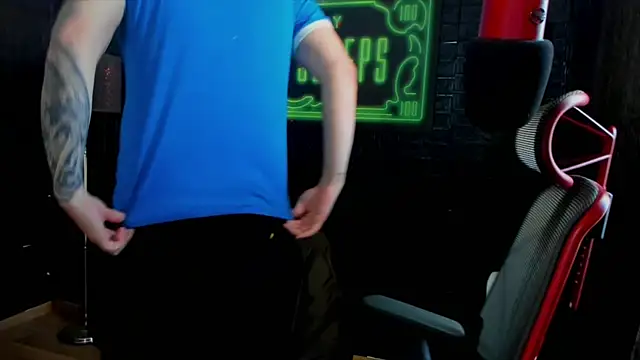 Snapshot of LexXHardy chatting on February 24, 1:10 pm LexXHardy online show from February 24, 1:10 pm