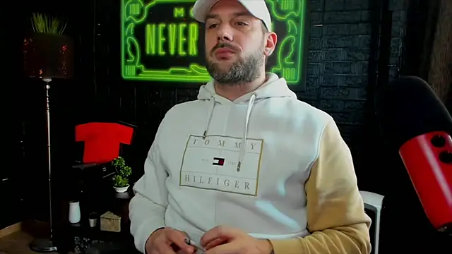 Snapshot of LexXHardy chatting on February 25, 11:52 am LexXHardy online show from February 25, 11:52 am