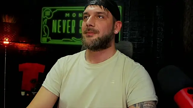 Snapshot of LexXHardy chatting on March 1, 12:39 am LexXHardy online show from March 1, 12:39 am