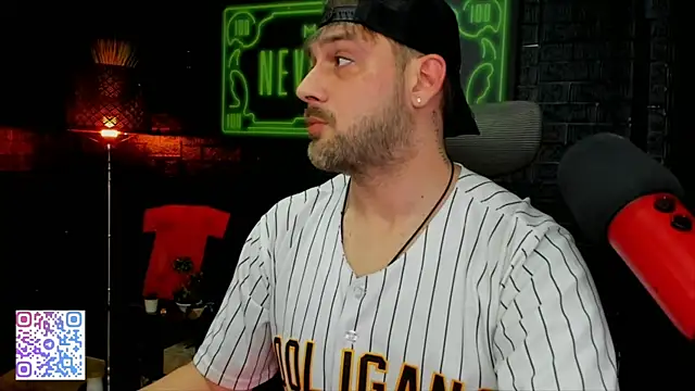 Snapshot of LexXHardy chatting on March 6, 12:21 am LexXHardy online show from March 6, 12:21 am