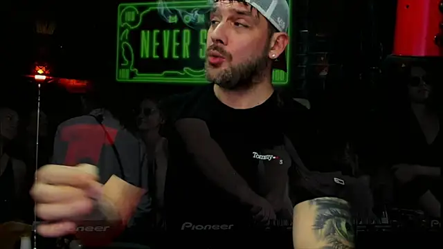 Snapshot of LexXHardy chatting on March 8, 1:50 am LexXHardy online show from March 8, 1:50 am