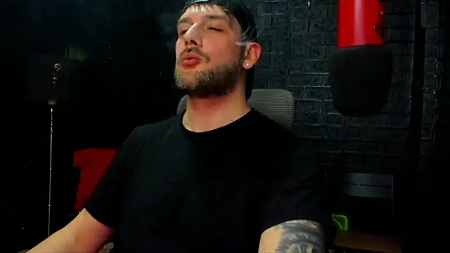 Snapshot of LexXHardy chatting on March 12, 12:20 am LexXHardy online show from March 12, 12:20 am