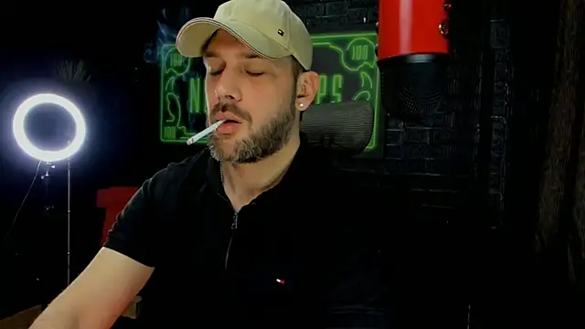 Snapshot of LexXHardy chatting on March 18, 5:09 am LexXHardy online show from March 18, 5:09 am