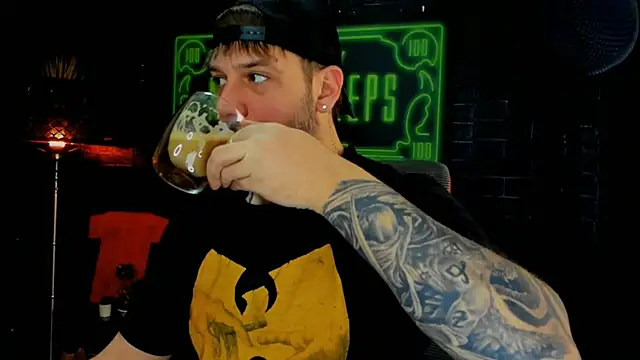 Snapshot of LexXHardy chatting on March 20, 6:08 am LexXHardy online show from March 20, 6:08 am