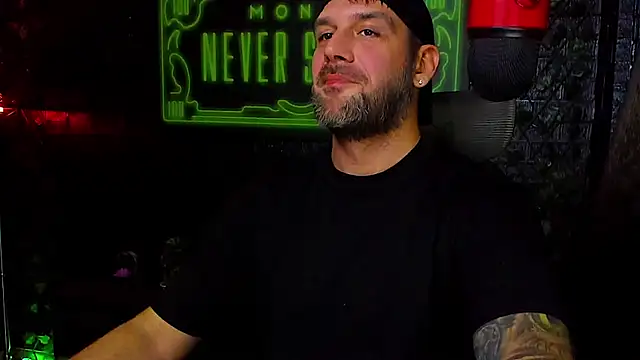 Snapshot of LexXHardy chatting on September 19, 1:51 am LexXHardy online show from September 19, 1:51 am