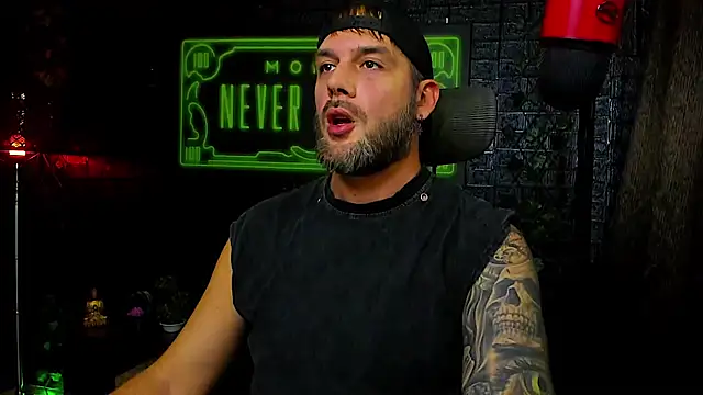 Snapshot of LexXHardy chatting on September 26, 8:29 am LexXHardy online show from September 26, 8:29 am