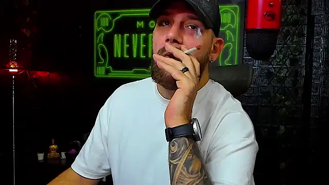 Snapshot of LexXHardy chatting on October 9, 9:40 am LexXHardy online show from October 9, 9:40 am