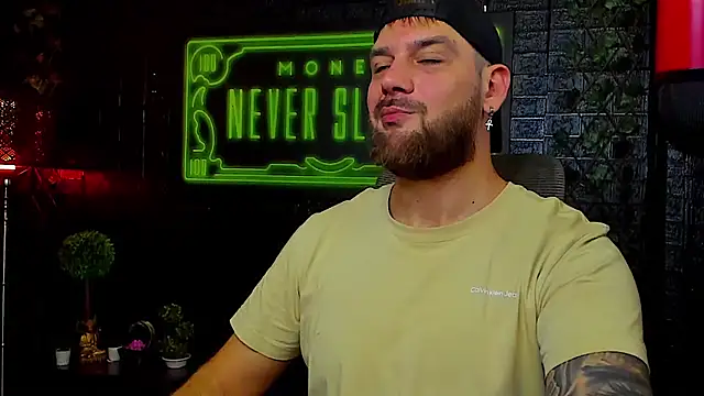 Snapshot of LexXHardy chatting on October 10, 8:35 am LexXHardy online show from October 10, 8:35 am