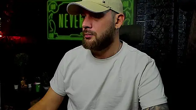 Snapshot of LexXHardy chatting on October 13, 11:43 am LexXHardy online show from October 13, 11:43 am