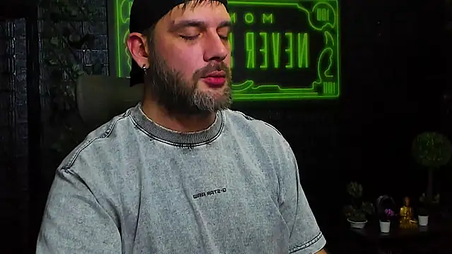 Snapshot of LexXHardy chatting on November 13, 8:08 pm LexXHardy online show from November 13, 8:08 pm