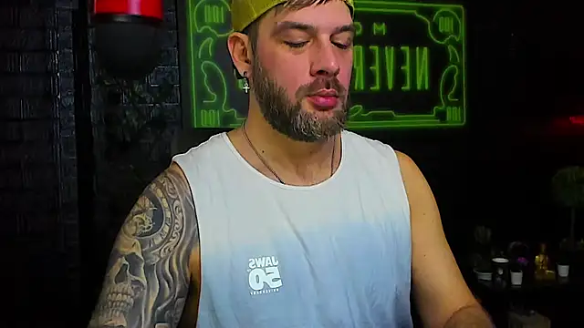 Snapshot of LexXHardy chatting on November 15, 8:00 am LexXHardy online show from November 15, 8:00 am