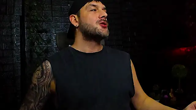 Snapshot of LexXHardy chatting on November 30, 3:32 am LexXHardy online show from November 30, 3:32 am