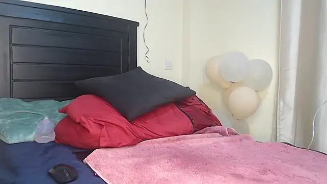 NIKKIE LOVE online show from February 13, 4:00 am