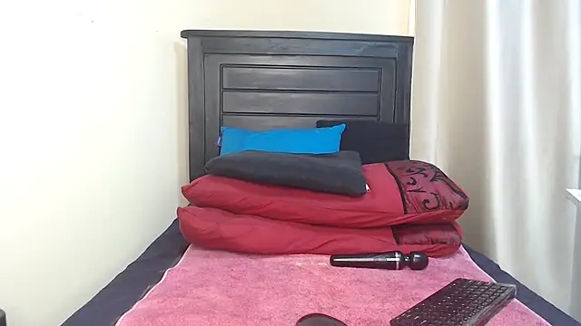 NIKKIE LOVE online show from March 19, 7:40 am