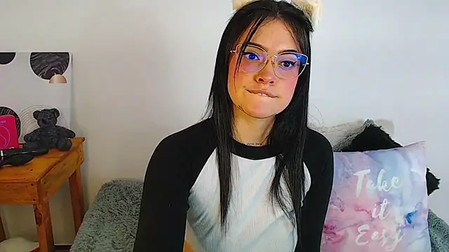 Isa Maiden1 online show from October 2, 3:30 pm