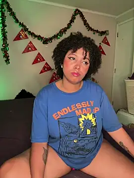 Snapshot of michell_bling1 chatting on January 3, 7:06 am michell bling1 online show from January 3, 7:06 am