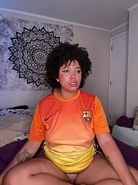 Snapshot of michell_bling1 chatting on January 13, 4:28 am michell bling1 online show from January 13, 4:28 am