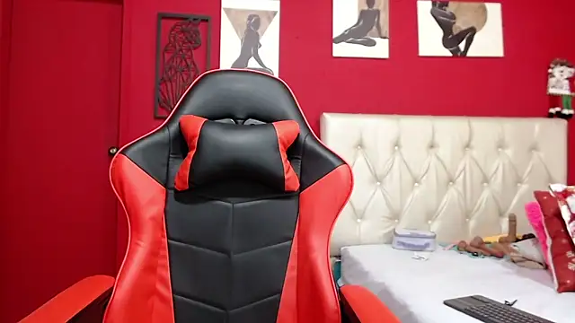 Rebecca Milf online show from December 14, 12:10 pm