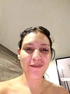 Snapshot of Mia_Hampton chatting on February 15, 11:14 pm Mia Hampton online show from February 15, 11:14 pm