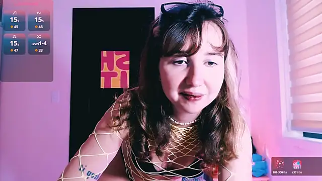 Snapshot of Cosmo_Riri chatting on November 23, 6:46 am Cosmo Riri online show from November 23, 6:46 am