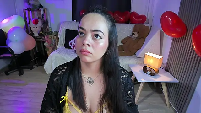 Cuttiealice online show from February 18, 3:32 pm