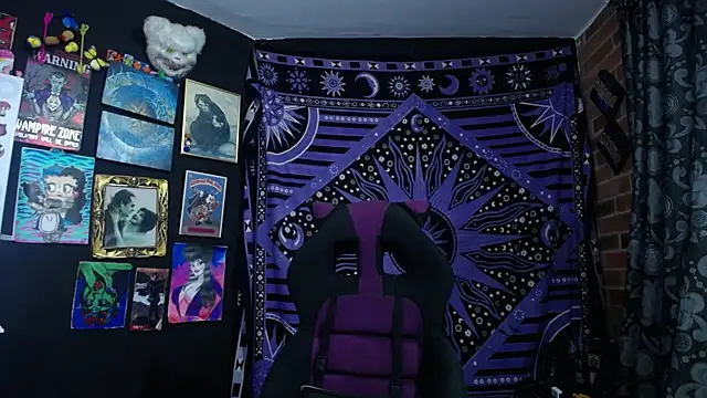 Yourmadame P online show from December 18, 12:27 am