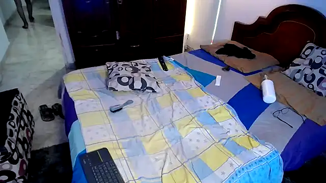 ivonne  hott1 online show from February 2, 1:12 am