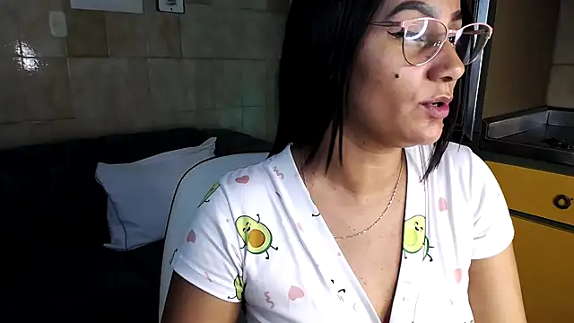 Snapshot of Leticia_goddes chatting on November 6, 5:30 am Leticia goddes online show from November 6, 5:30 am