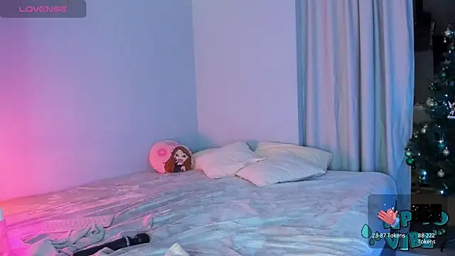 Snapshot of EllenMays chatting on December 26, 4:53 am EllenMays online show from December 26, 4:53 am