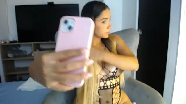 Snapshot of natalie_fox23 chatting on January 29, 3:37 pm natalie fox23 online show from January 29, 3:37 pm