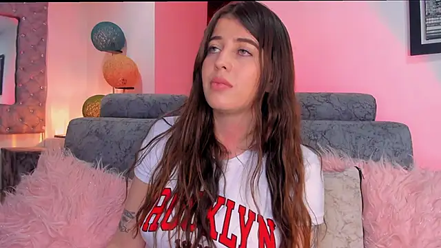 zoe kittylove online show from January 18, 5:44 am