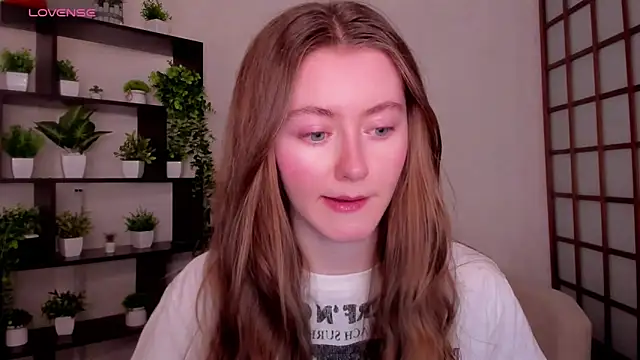 Snapshot of KateCuddle chatting on December 16, 2:27 am KateCuddle online show from December 16, 2:27 am