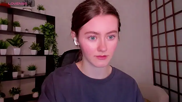 KateCuddle online show from December 19, 2:29 am