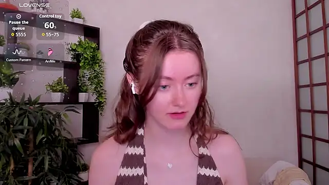 Snapshot of KateCuddle chatting on July 8, 3:00 am KateCuddle online show from July 8, 3:00 am