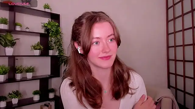 Snapshot of KateCuddle chatting on July 9, 3:32 am KateCuddle online show from July 9, 3:32 am