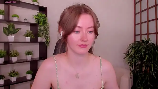Snapshot of KateCuddle chatting on July 17, 2:18 am KateCuddle online show from July 17, 2:18 am