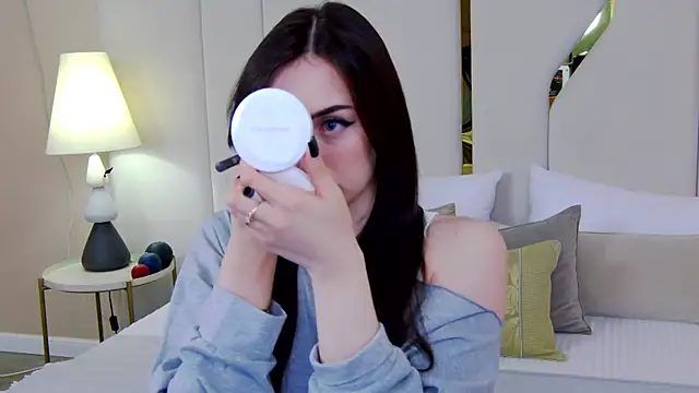 Betty Bridge online show from April 6, 2:42 am