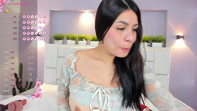 Snapshot of ValeriaGarcia chatting on November 14, 1:21 pm ValeriaGarcia online show from November 14, 1:21 pm