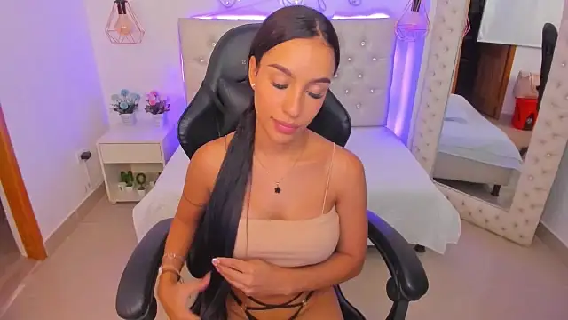 Snapshot of xiomara__cortes chatting on January 23, 7:07 pm xiomara cortes online show from January 23, 7:07 pm