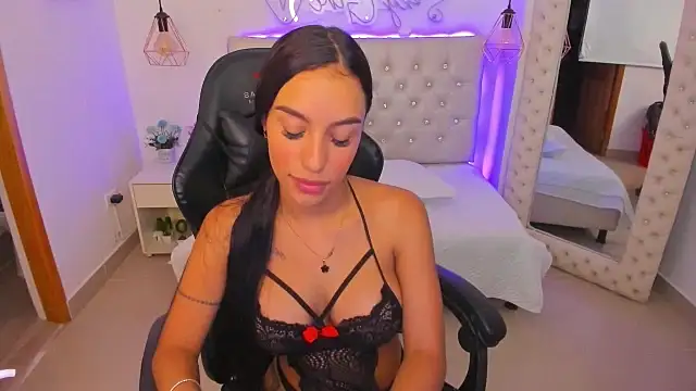 Snapshot of xiomara__cortes chatting on January 27, 7:03 pm xiomara cortes online show from January 27, 7:03 pm