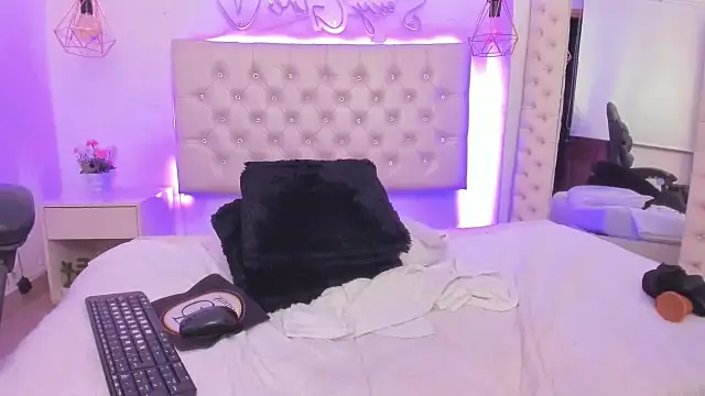 Snapshot of xiomara__cortes chatting on February 28, 4:32 am xiomara cortes online show from February 28, 4:32 am
