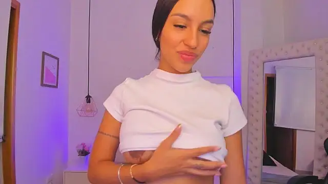 Snapshot of xiomara__cortes chatting on February 28, 7:25 pm xiomara cortes online show from February 28, 7:25 pm
