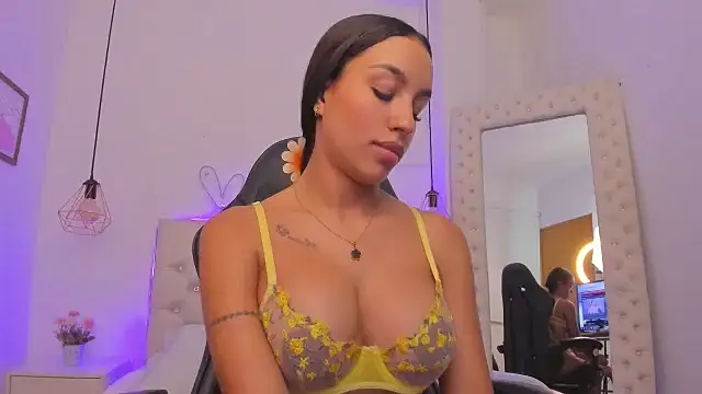 Snapshot of xiomara__cortes chatting on March 4, 1:12 am xiomara cortes online show from March 4, 1:12 am
