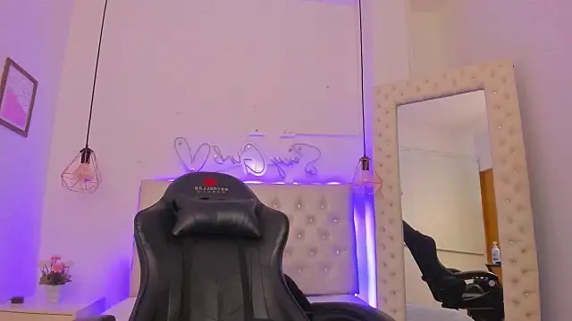 Snapshot of xiomara__cortes chatting on March 17, 10:17 pm xiomara cortes online show from March 17, 10:17 pm