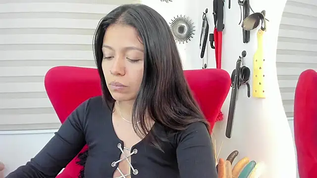 julieta evans  online show from October 6, 11:13 pm