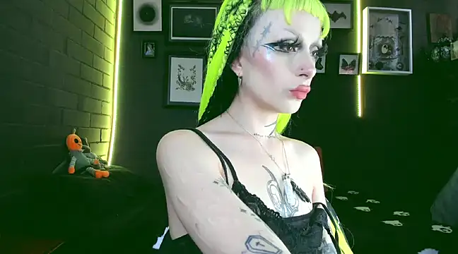 Snapshot of insania_9999_ chatting on December 9, 4:15 pm insania 9999 online show from December 9, 4:15 pm